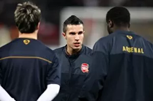 Robin van Persie (Arsenal) talks to the players before the match