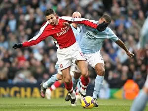 Manchester City v Arsenal 2008-09 Collection: Robin van Persie (Arsenal) Vincent Kompany (Man City)