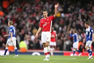 Arsenal v Birmingham City 2009-10 Collection: Robin van Persie (Arsenal) waves to the crowd