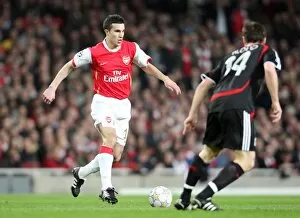 Images Dated 4th April 2008: Robin van Persie (Arsenal) Xabi Alonso (Liverpool)