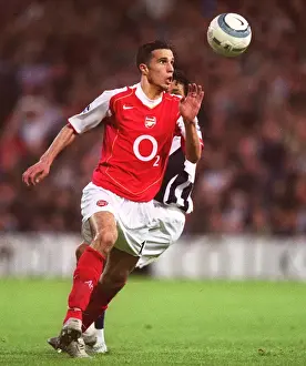 Robin van Persie: Arsenal's Unforgettable Striker - A Legendary Player