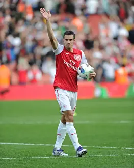 Robin van Persie Celebrates 100th Arsenal Goal vs Bolton Wanderers (2011-12)