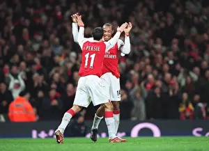 Robin van Persie celebrates scoring his 1st goal Arsenals 3rd from the penalty spot with Thierry Henry. Arsenal 4: 0 Charlton Athletic. FA Premiership. Emirates Stadium, London, 2 / 1 / 07. Credit: Arsenal Football Club /