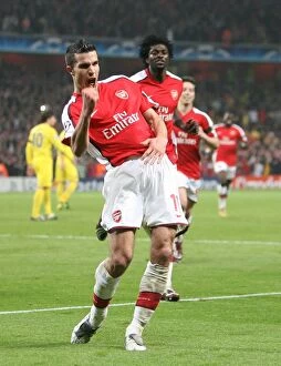 Arsenal v Villarreal 2008-09 Collection: Robin van Persie celebrates scoring the 3rd Arsenal goal