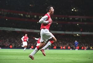 Robin van Persie celebrates scoring Arsenals 1st goal