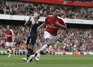 Images Dated 4th October 2009: Robin van Persie celebrates scoring Arsenals 2nd goal