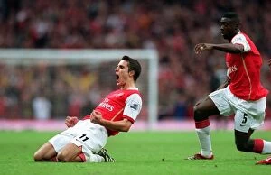 Images Dated 28th October 2006: Robin van Persie celebrates scoring Arsenals goal from a free kick