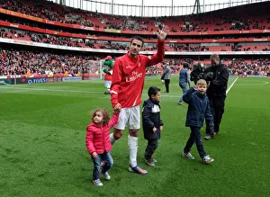 Arsenal V Norwich City 2011-12 Prints: Robin van Persie Celebrates Victory: Arsenal v Norwich City, Premier League 2011-12