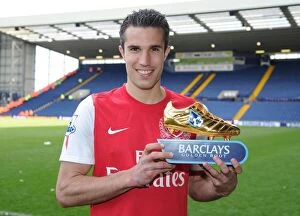 Images Dated 2012 May: Robin van Persie Claims Golden Boot at The Hawthorns: West Bromwich Albion vs