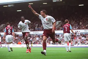 Robin van Persie and Emmanuel Adebayor: Celebrating Arsenal's Win Against West Ham United, 0:1 (Barclays Premier League, 29/9/07)