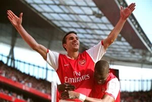 Arsenal v Inter Milan 2007-08 Collection: Robin van Persie and Emmanuel Eboue: Arsenal's Unstoppable Duo Celebrates 2-1 Over Inter Milan