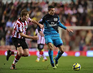 Robin van Persie Outsmarts Michael Turner: FA Cup Battle between Arsenal and Sunderland, 2012