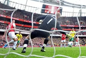 Arsenal v Norwich City 2011-12 Gallery: Robin van Persie scores his 1st goal for Arsenal past John Ruddy (Norwich)