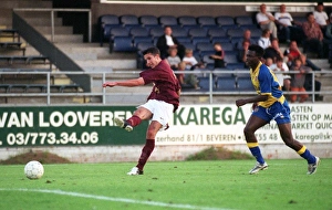 Robin van Persie scores his 2nd goal. Beveren 3:3 Arsenal. Pres Season Friendly Robin van Persie scores his 2nd goal. Beveren 3:3 Arsenal. Pres Season Friendly
