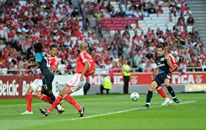 Robin van Persie Scores for Arsenal Against Benfica in 2011 Pre-Season Friendly