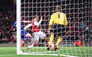 Images Dated 21st January 2007: Robin van Persie scores Arsenals 1st goal pass Edwin van der Sar