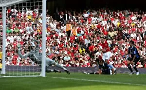 Arsenal v Inter Milan 2007-08 Gallery: Robin van Persie scores Arsenals 2nd goal