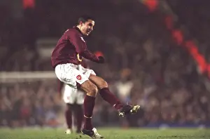 Robin van Persie scores Arsenals 2nd goal from a free kick