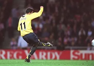 Images Dated 26th October 2005: Robin van Persie scores Arsenals 2nd goal from the penalty spot