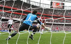 Arsenal v Sunderland 2007-8 Collection: Robin van Persie scores Arsenals 3rd goal his 2nd