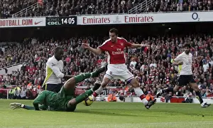 Robin van Persie Scores Arsenal's Third Goal: 3-0 Over Tottenham, Barclays Premier League, Emirates Stadium (31/10/09)