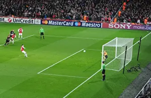 Robin van Persie Scores Penalty Past Christian Abbiati: Arsenal FC vs AC Milan, UEFA Champions League 2012