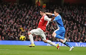 Robin van Persie Scores Stunning Goal Past Wigan's Al Habsi, Arsenal Leads 2-0