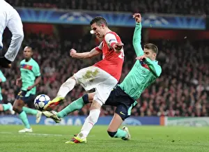 Robin van Persie shoots past Barcelona goalkeeper Victor Valdes to score the 1st Arsenal goal