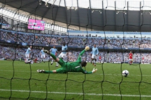Images Dated 12th September 2009: Robin van Persie shoots past Man City goalkeeper Shay