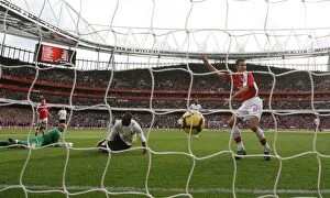 Arsenal v Tottenham 2009-10 Collection: Robin van Persie shoots past Tottenhmam goalkeeper