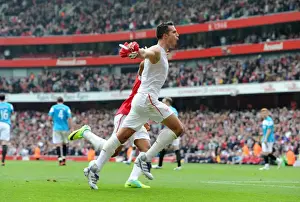 Arsenal V Sunderland 2011-12 Prints: Robin van Persie and Theo Walcott: Arsenal's Winning Goal Celebrations vs