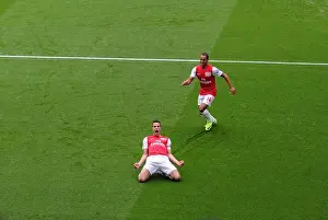Arsenal V Sunderland 2011-12 Prints: Robin van Persie and Theo Walcott: Celebrating Arsenal's First Goal Against Sunderland (2:1)