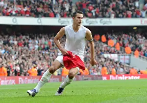 Robin van Persie's Brace: Arsenal Overpower Sunderland 2-1 in Premier League