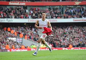 Arsenal V Sunderland 2011-12 Prints: Robin van Persie's Brace: Thrilling 2-1 Arsenal Victory over Sunderland in the Premier League