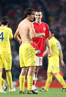 Robin van Persie's Chat with Robert Pires: Arsenal's 3-0 Victory over Villarreal in the UEFA Champions League Quarterfinals (2009)