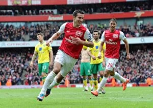 Images Dated 5th May 2012: Robin van Persie's Double: Arsenal Secures Victory Over Norwich City (May 2012)
