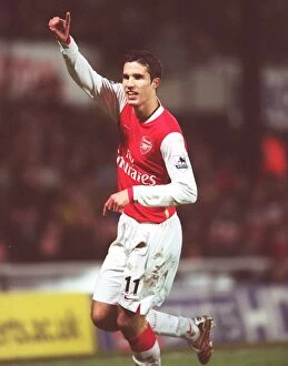 Images Dated 26th December 2006: Robin van Persie's Double: Arsenal's Victory over Watford, 26/12/2006