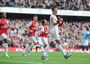Images Dated 16th October 2011: Robin van Persie's Double: Arsenal's Winning Moment vs. Sunderland (2011-12)