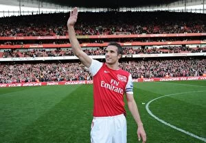 Images Dated 26th February 2012: Robin van Persie's Farewell Wave: Arsenal v Tottenham, 2011-12 Premier League