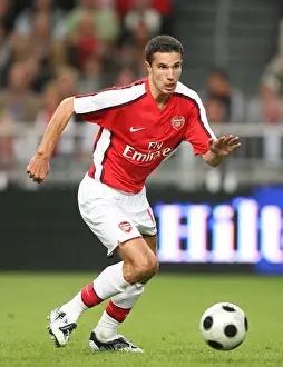 Robin van Persie's Game-Winning Performance: Arsenal's 3-2 Victory over Ajax at Amsterdam Arena, 2008