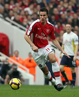 Robin van Persie's Hat-Trick: Arsenal's Triumphant 3-0 Victory over Tottenham (31/10/09)