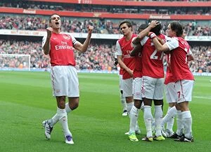 Images Dated 16th October 2011: Robin van Persie's Stunner: Arsenal vs. Sunderland, Premier League 2011-12