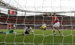 Arsenal V Tottenham 2009-10 Prints: Robin van Persie's Stunner: Arsenal's Triumph over Tottenham Hotspur (3-0), 2009