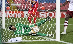 Robinson Zapata (Steaua) just manages to keep the ball from crossing his goal line