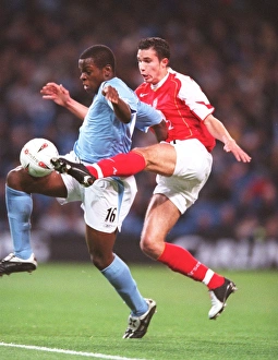 Images Dated 3rd December 2005: Rodin van Persie (Arsenal) Nedum Onuoha (Man City). Manchester City v Arsenal