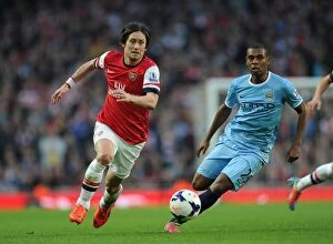 Images Dated 29th March 2014: Rosicky Outmaneuvers Fernandinho: Arsenal vs Manchester City, Premier League 2013/14