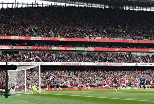 Saka Scores Dramatic Penalty: Arsenal Secures Victory Over Manchester United in Epic Premier League Clash