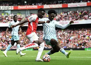 Saka vs. Aina: Intense Battle in Arsenal's 2023-24 Premier League Clash