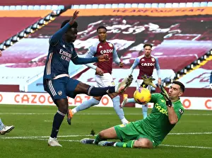 Saka vs Martinez: Intense Battle in Aston Villa vs Arsenal Premier League Clash