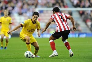 Sunderland v Arsenal 2010-11 Collection: Samir Nasri (Arsenal) Kieran Richardson (Sunderland). Sunderland 1: 1 Arsenal